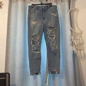 American Eagle Ripped Curvy Mom Jean